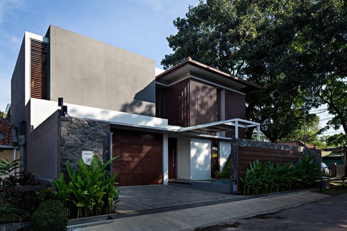 Nakula House, a Modern Natural Design